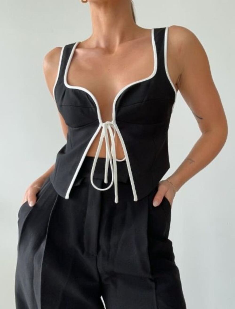 Rumored NWT Tie Front Top Small